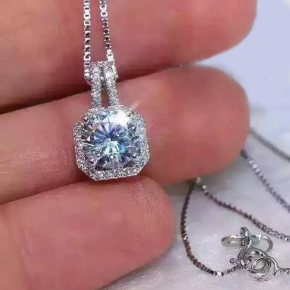 Cubic zirconia pendant necklace - Picture 2 of 5